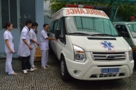 Xe cấp cứu đưa nữ sinh Sài Gòn vừa mổ ruột thừa đến điểm thi THPT quốc gia