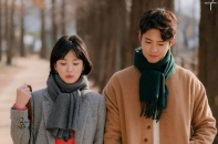 Tin đồn gây choáng: Song Hye Kyo ngoại tình với "phi công" trẻ hơn 12 tuổi?