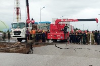 Mặt cầu ở Thanh Hóa sụt xuống sông, hai người tử vong