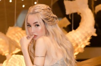 Elly Trần quyến rũ với tạo hình Mẹ Rồng trong "Trò chơi vương quyền" 