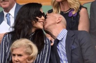Ông chủ Amazon hôn người tình tại chung kết Wimbledon