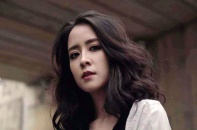 Nhan sắc mê hoặc của vợ “ông trùm tỷ phú” lén lút hôn Việt Anh trong “Mê cung”