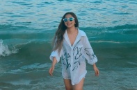 Bạn gái Quang Hải lại bị chê vì gu thời trang đi biển