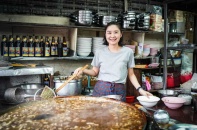 Nhà hàng suốt 45 năm hầm đi hầm lại nồi nước dùng