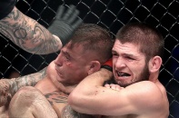 "Độc cô cầu bại" Khabib tung đòn siết cổ hạ knock-out đối thủ