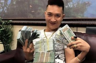 Huấn hoa hồng thường xuyên “khoe tiền”, livestream cảnh đòi nợ thuê