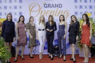 Dàn sao đến chúc mừng nhãn hiệu thời trang công sở khai trương tại Hà Nội