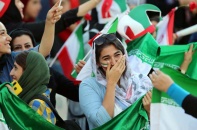Lần đầu cho phái nữ vào xem bóng đá, Iran vùi dập Campuchia với tỉ số 14-0