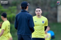 Hậu vệ mang dòng máu Việt bị HLV Akira Nishino trừng phạt
