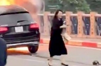 CSGT khuyến cáo rủi ro khi đi giày cao gót lái xe