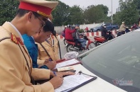 Đi ăn hỏi "có hơi cồn", người đàn ông bị niêm phong ô tô, nộp phạt gần 40 triệu, tước giấy phép lái xe 23 tháng