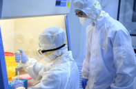 Trung Quốc cấp phép sản xuất lô thuốc tiềm năng đầu tiên với virus Covid-19