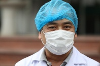 Bác sĩ Nguyễn Trung Cấp; "Điều trị bệnh nhân nước ngoài khó hơn người Việt"