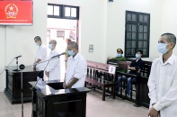 Bốn đối tượng lĩnh án tù giam vì hành hung cán bộ phòng, chống dịch