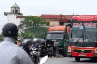 Nam Định: Hai ô tô đấu đầu trên Quốc lộ 10, ba người bị thương