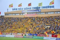 Reuters đưa tin về hình ảnh “khán giả ngập tràn” tại V.League 2020