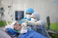 Hồi phục thần kỳ: Phi công người Anh đã ngồi dậy, tự viết vào bảng