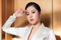Hoa hậu Tô Diệp Hà diện vest gợi cảm