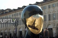 Italy: Thiết kế khẩu trang bằng vàng để tri ân đội ngũ y tế