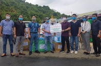 Tập đoàn dược Aikya Pharma tặng vật tư y tế cho phóng viên tác nghiệp trong dịch Covid-19 tại Đà Nẵng