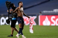 Neymar có thể vắng mặt tại chung kết C1 do...đổi áo đấu với đối thủ?