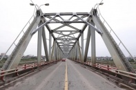 Hà Nội sẽ thí điểm cấm xe hợp đồng trên 16 chỗ trên cầu Chương Dương