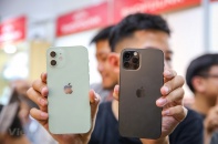 Cận cảnh những chiếc iPhone 12 đầu tiên "cập bến" Việt Nam