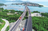 Miền Trung: Đến tương lai bằng đại lộ