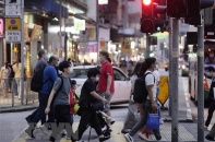 Giới tài phiệt Hong Kong "ra chiêu" khuyến khích dân tiêm vaccine