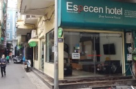 Chủ khách sạn nhỏ vật vã tìm lối thoát