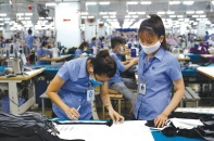 Công nhân tấp nập trở lại làm việc, doanh nghiệp thở phào