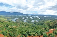 Biến “Vịnh Hạ Long trên Tây Nguyên” thành chiếc áo rách