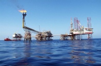 Đầu tư ngành dầu khí: Thách thức từ các yếu tố thiếu bền vững