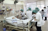 Tiếp tục gỡ vướng thiếu thiết bị, vật tư y tế  