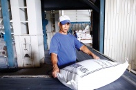 Xuất khẩu gạo được cả giá lẫn sản lượng