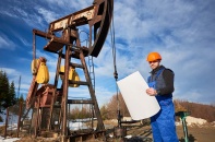 Giá dầu sẽ được “kìm chân”, nguồn cung thiết lập kỷ lục mới