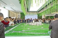 Làn sóng săn quỹ đất và dự án tái khởi động   