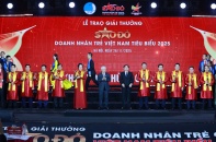 [Ảnh]  Toàn cảnh lễ Vinh danh Doanh nhân nhận Giải thưởng Sao Đỏ 2025