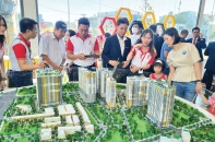 Doanh nghiệp địa ốc tìm đủ đường "cứu mình"