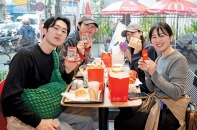 Khi burger Mỹ gặp “khẩu vị Việt”