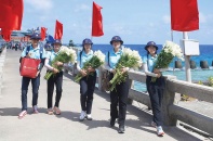 Hải trình của “đại sứ mềm” nơi đầu sóng - Bài 1: Mang hương vị đất liền ra đảo