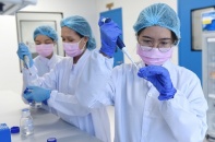 Vắc xin AstraZeneca: Tiêm sao cho an toàn, ai tiêm thì an toàn?