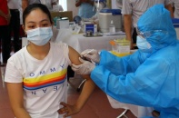 Bắc Giang hoàn thành tiêm 150.000 liều vắc-xin, dịch diễn biến phức tạp tại một số địa phương