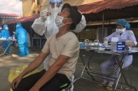 Có nên điều trị bệnh nhân Covid-19 tại nhà?