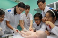 “Khát” nhân lực ngành y tế