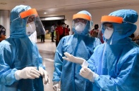 Không chống dịch theo kiểu "chạy theo"