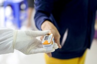 Người chăm sóc F0 tại nhà cần trang bị gì?