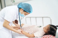 Đã có trẻ mắc sốt xuất huyết nguy kịch vì tự theo dõi tại nhà
