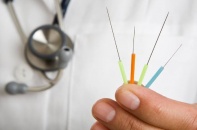 Liệt dây thần kinh ngoại biên số 7 do uống rượu, ngủ điều hòa lạnh 