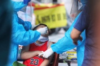 Tin mới về dịch Covid-19 ngày 15/11: Xem xét đưa kit xét nghiệm vào diện bình ổn giá